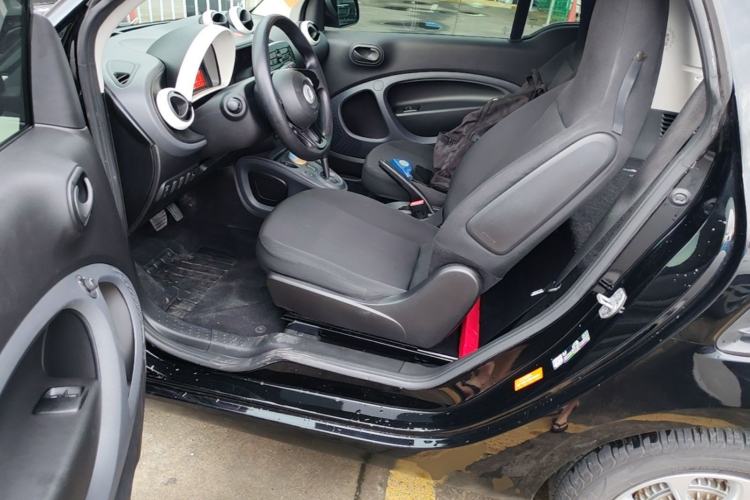 Used smart fortwo 2015 1.0L 52 kW hardtop Dynamic version Driver Seat