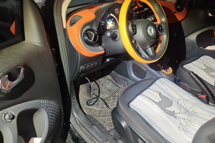 Used smart fortwo 2015 1.0L 52 kW Hardtop Passion Edition Driver Seat