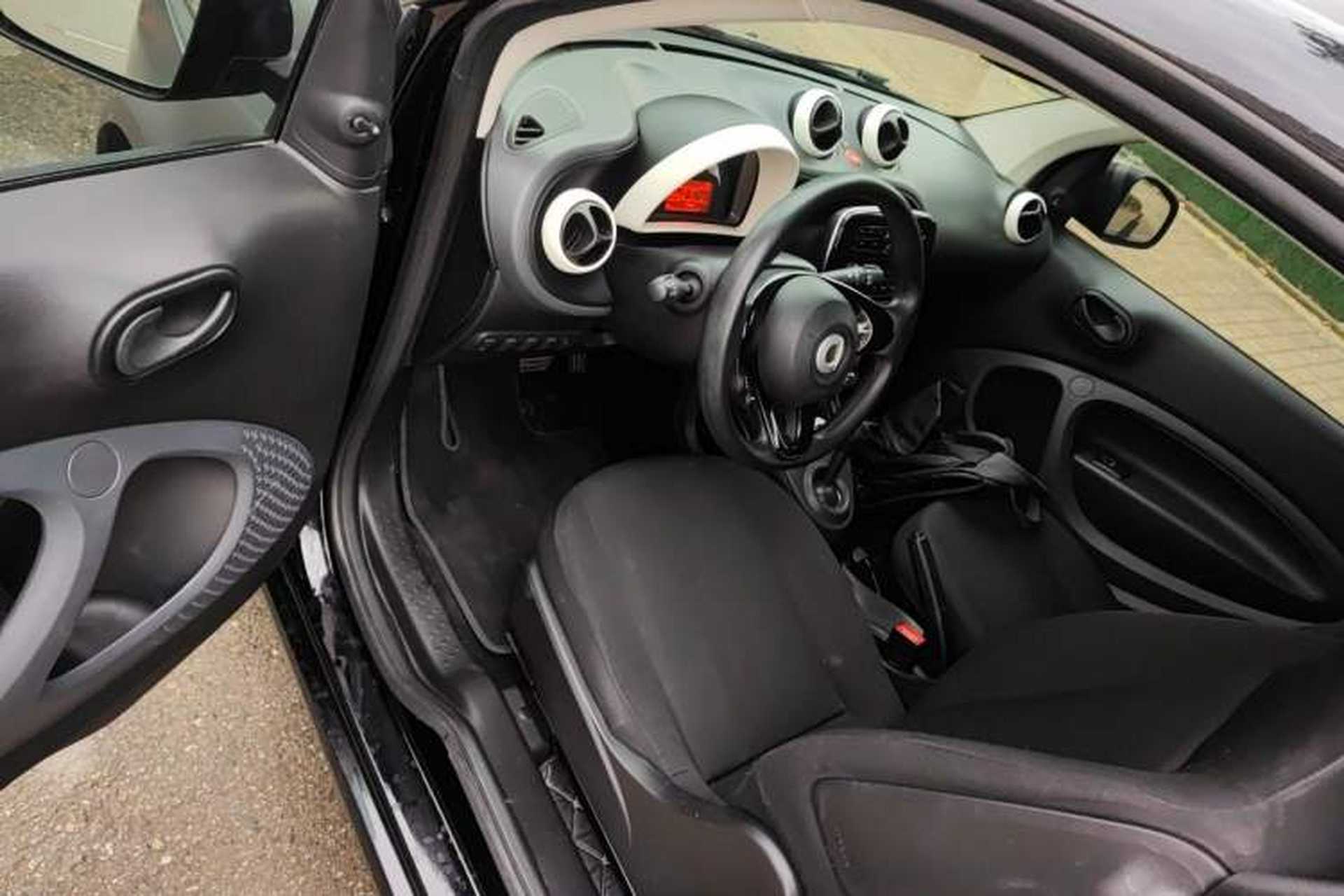 Used smart fortwo 2015 1.0L 52 kW hardtop Dynamic version Driver Seat