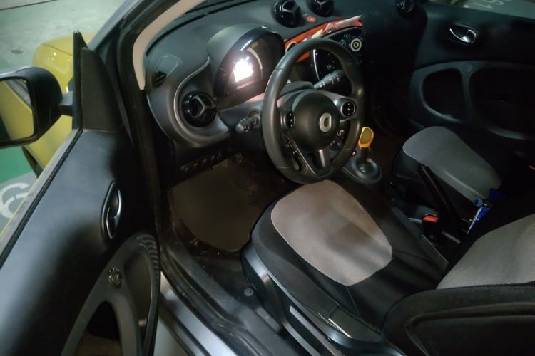 Used smart fortwo 2015 1.0L 52 kW Hardtop Passion Edition Driver Seat