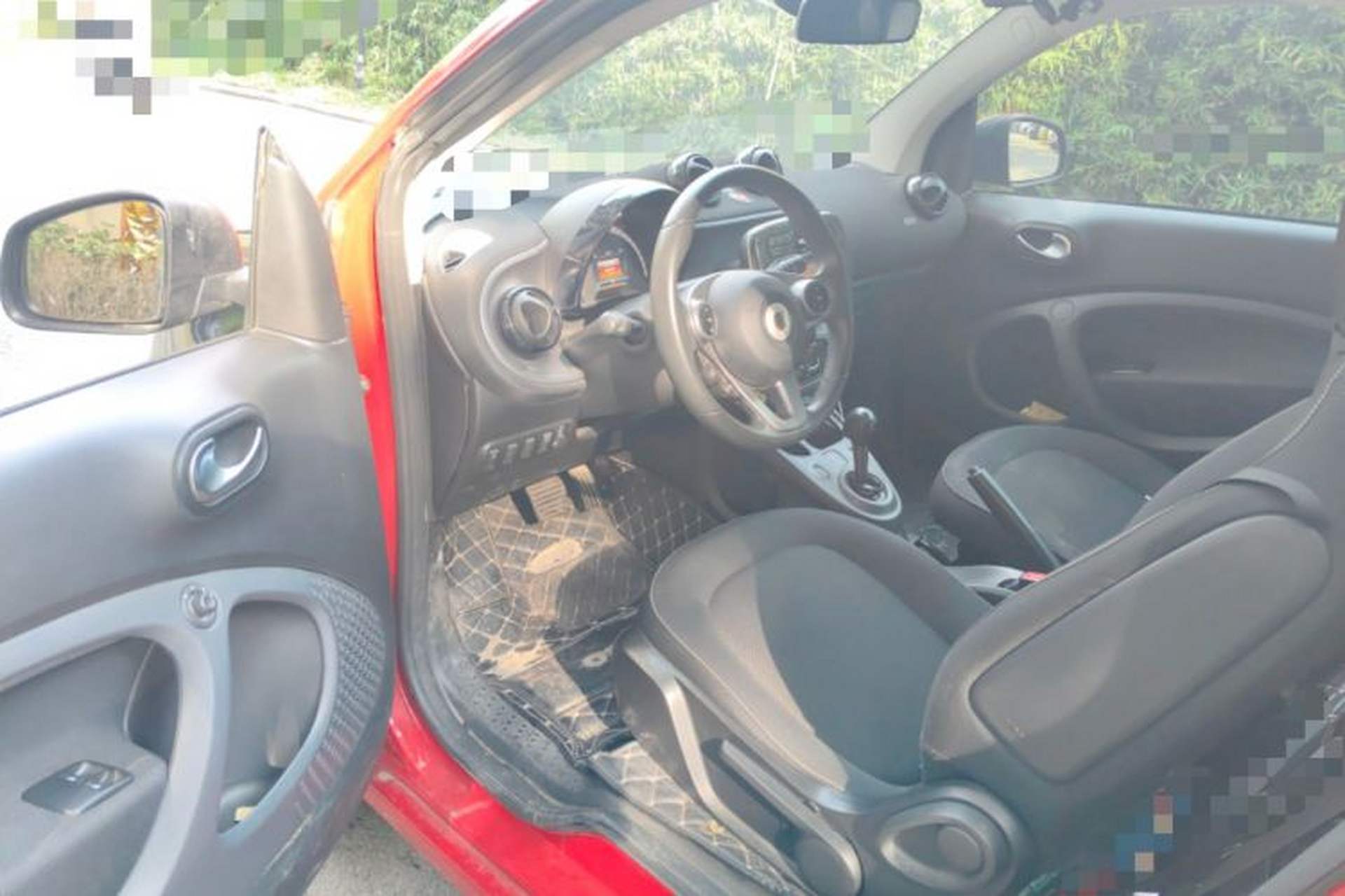 Used smart fortwo 2015 1.0L 52 kW Hardtop Passion Edition Driver Seat