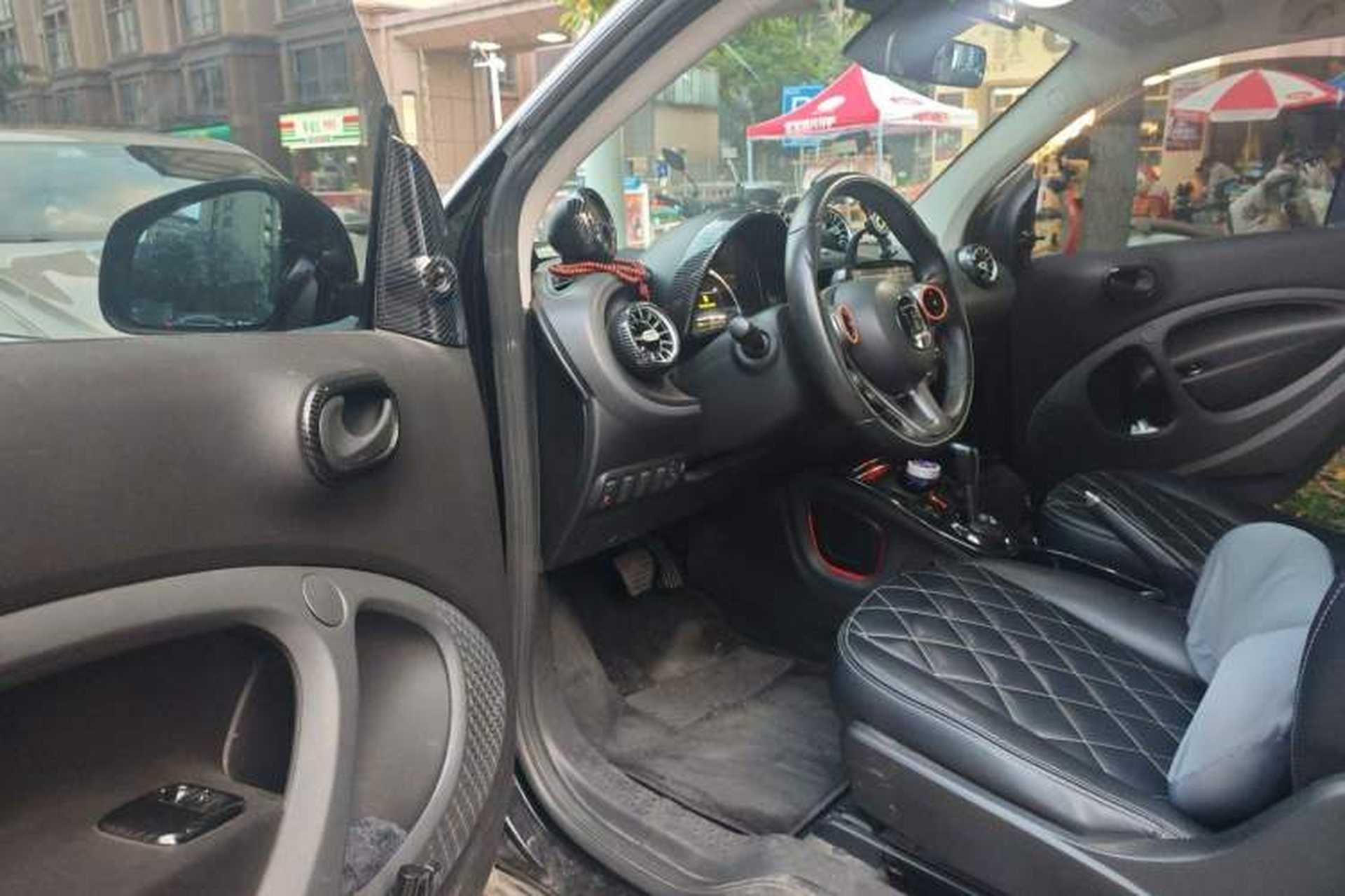 Used smart fortwo 2015 1.0L 52 kW hardtop Dynamic version Driver Seat