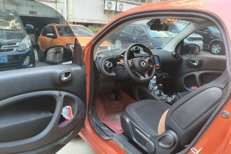 Used smart fortwo 2015 1.0L 52 kW Hardtop Passion Edition Driver Seat