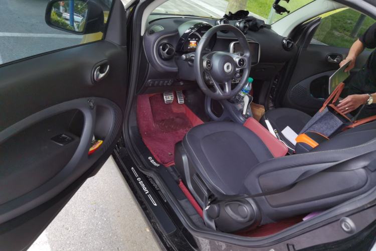 Used smart fortwo 2015 1.0L 52 kW Hardtop Passion Edition Driver Seat
