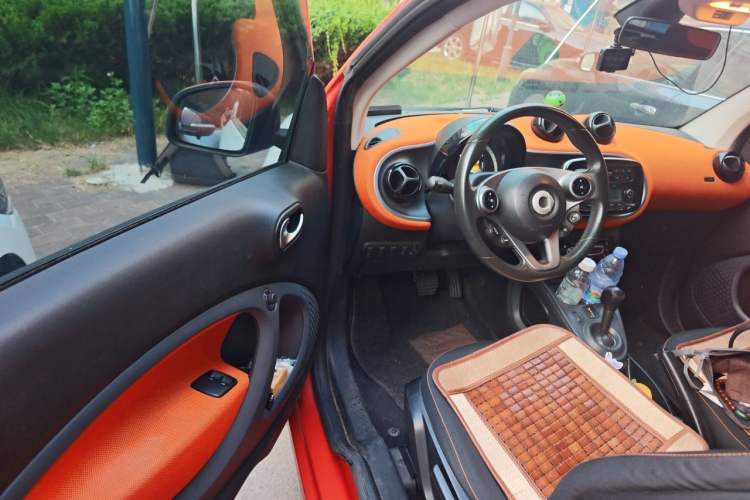 Used smart fortwo 2015 1.0L 52 kW Hardtop Passion Edition Driver Seat