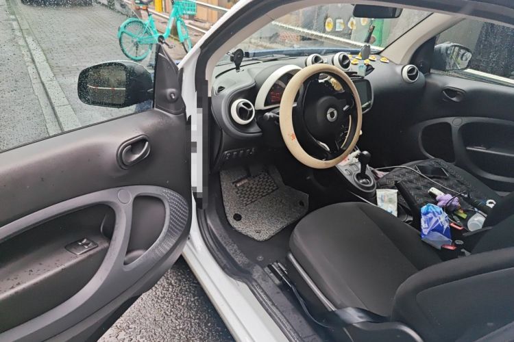 Used smart fortwo 2015 1.0L 52 kW hardtop Dynamic version Driver Seat