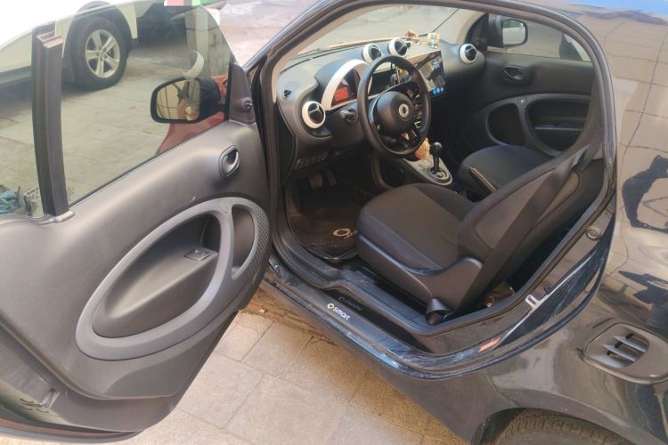 Used smart fortwo 2015 1.0L 52 kW hardtop Dynamic version Driver Seat
