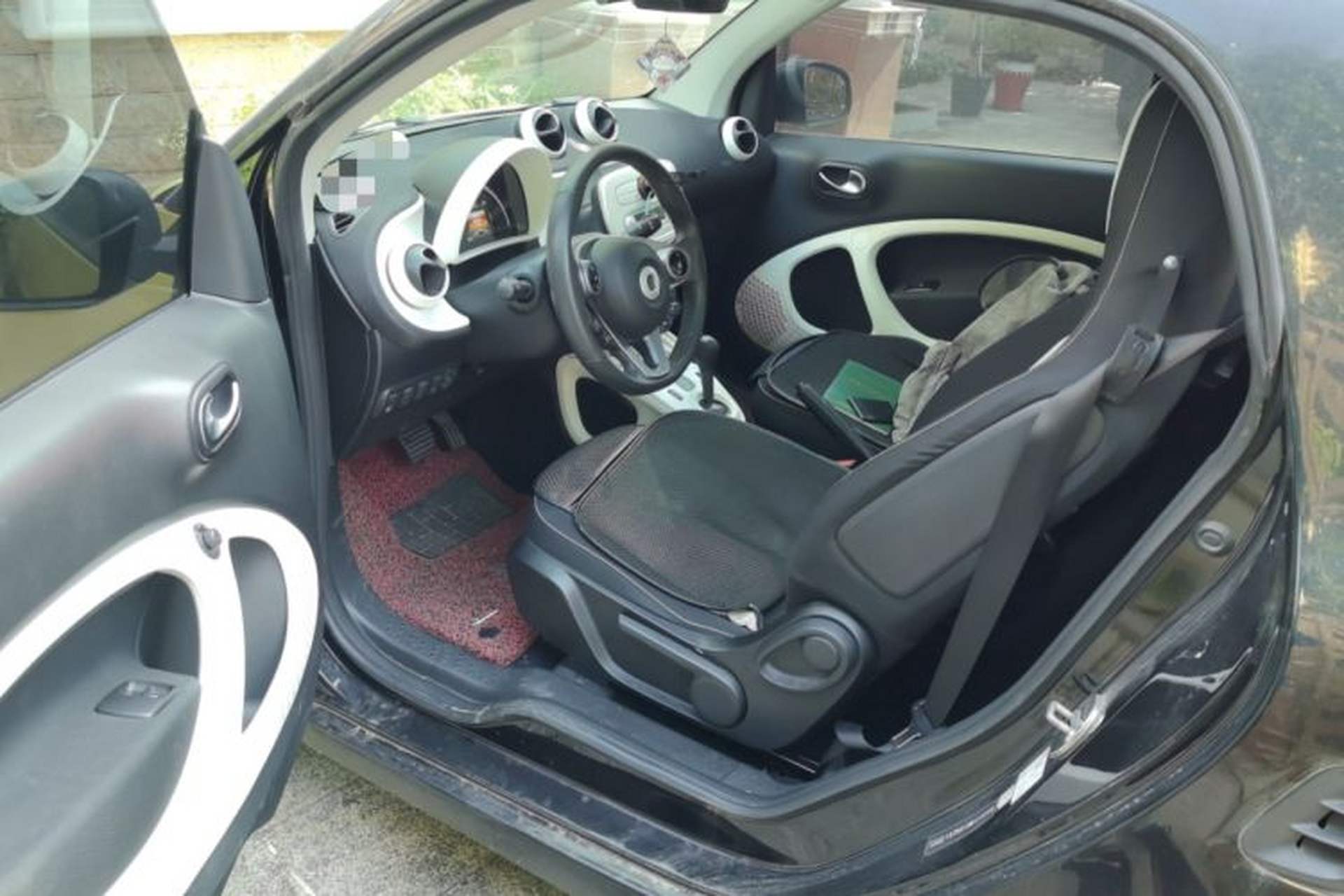 Used smart fortwo 2015 1.0L 52 kW Hardtop Passion Edition Driver Seat