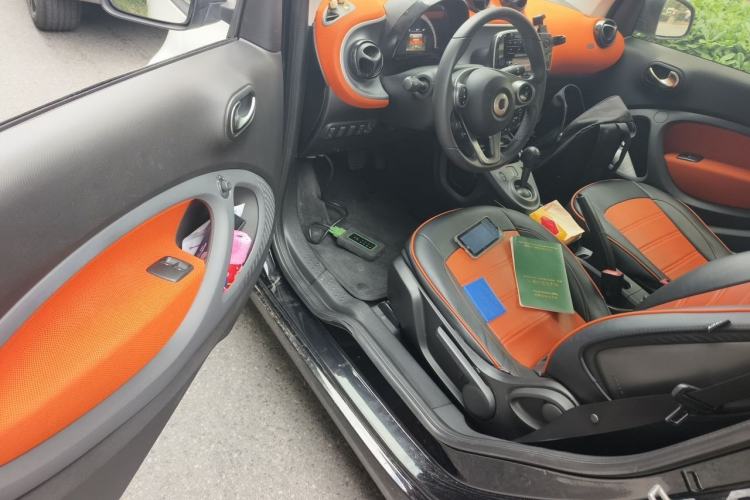 Used smart fortwo 2015 1.0L 52 kW Hardtop Passion Edition Driver Seat