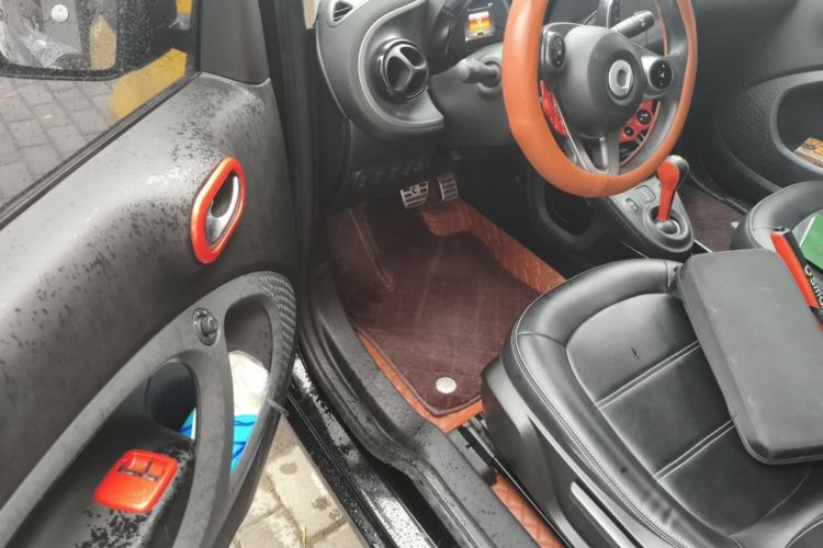 Used smart fortwo 2015 1.0L 52 kW Hardtop Passion Edition Driver Seat