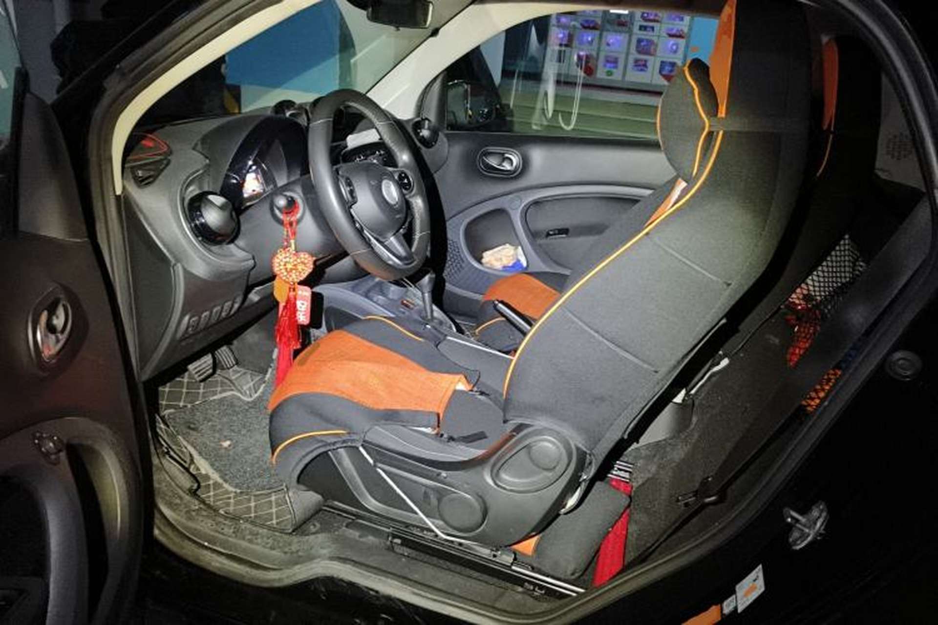 Used smart fortwo 2015 1.0L 52 kW Hardtop Passion Edition Driver Seat