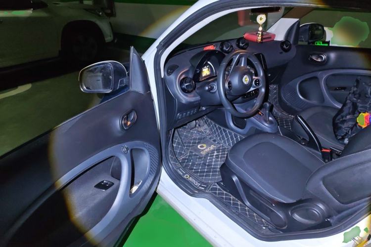 Used smart fortwo 2015 1.0L 52 kW Hardtop Passion Edition Driver Seat