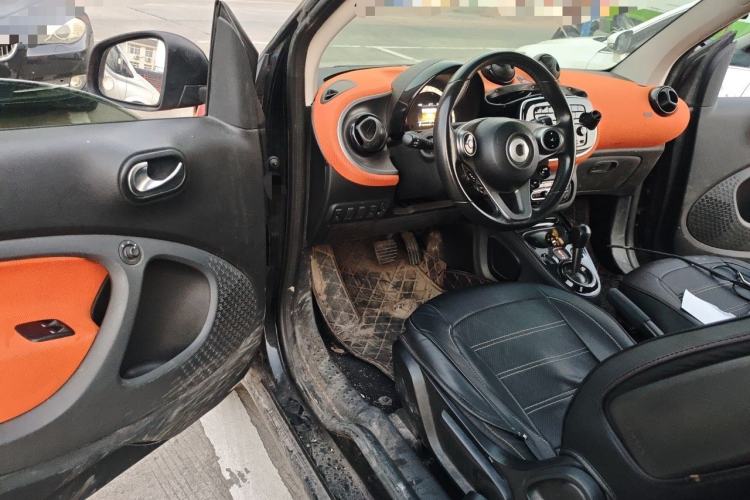 Used smart fortwo 2015 1.0L 52 kW Hardtop Passion Edition Driver Seat