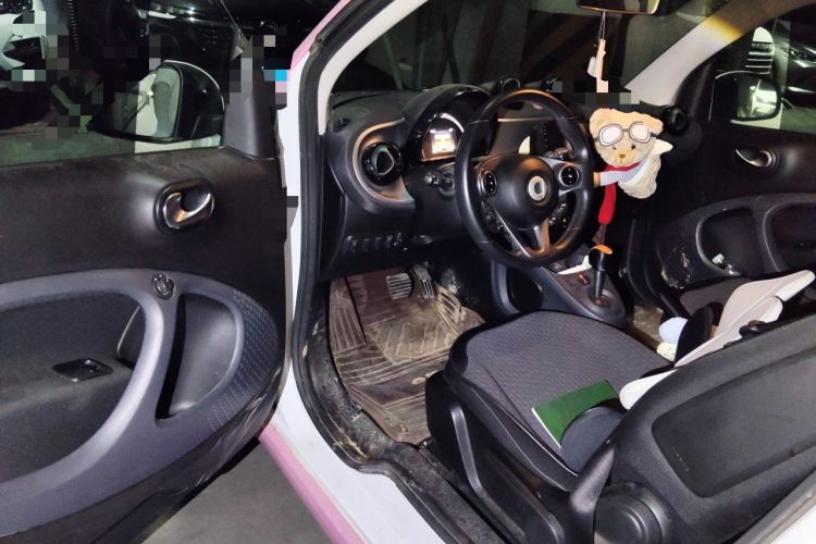 Used smart fortwo 2015 1.0L 52 kW Hardtop Passion Edition Driver Seat
