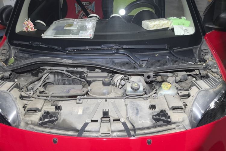 Used smart fortwo 2015 1.0L 52 kW hardtop Dynamic version Engine Bay