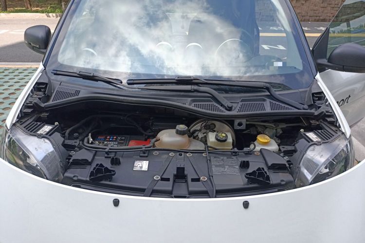 Used smart fortwo 2015 1.0L 52 kW hardtop Dynamic version Engine Bay