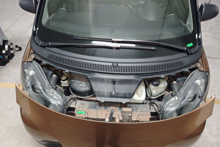 Used smart fortwo 2015 1.0 MHD New Year Special Edition Engine Bay