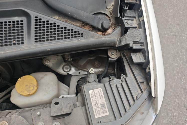 Used smart fortwo 2015 1.0L 52 kW Hardtop Passion Edition Engine Bay Left