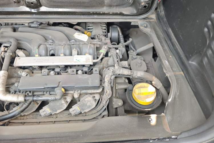 Used smart fortwo 2015 1.0L 52 kW Hardtop Passion Edition Engine Bay Left