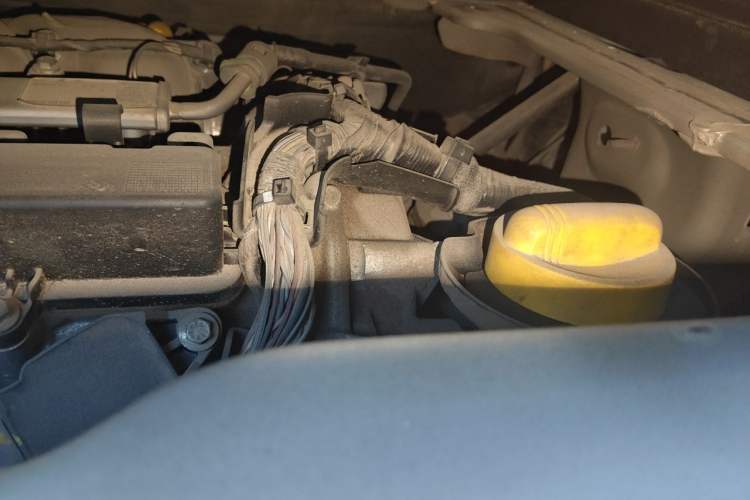 Used smart fortwo 2015 1.0L 52 kW hardtop Dynamic version Engine Bay Left