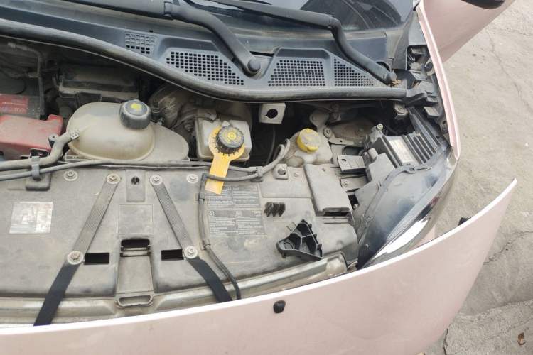 Used smart fortwo 2015 1.0L 52 kW Hardtop Passion Edition Engine Bay Left