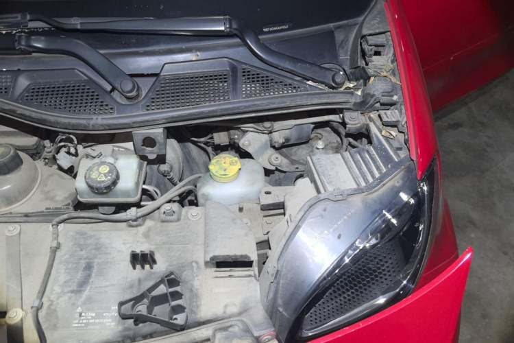 Used smart fortwo 2015 1.0L 52 kW hardtop Dynamic version Engine Bay Left