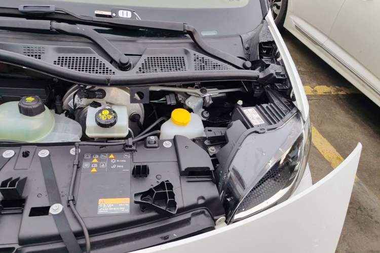 Used smart fortwo 2015 1.0L 52 kW hardtop Dynamic version Engine Bay Left