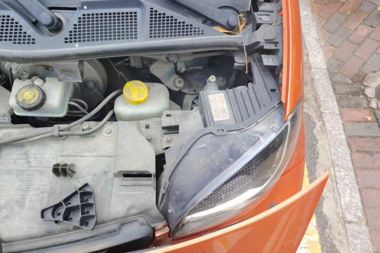 Used smart fortwo 2015 1.0L 52 kW hardtop Dynamic version Engine Bay Left