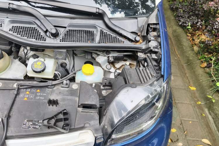 Used smart fortwo 2015 1.0L 52 kW Hardtop Passion Edition Engine Bay Left
