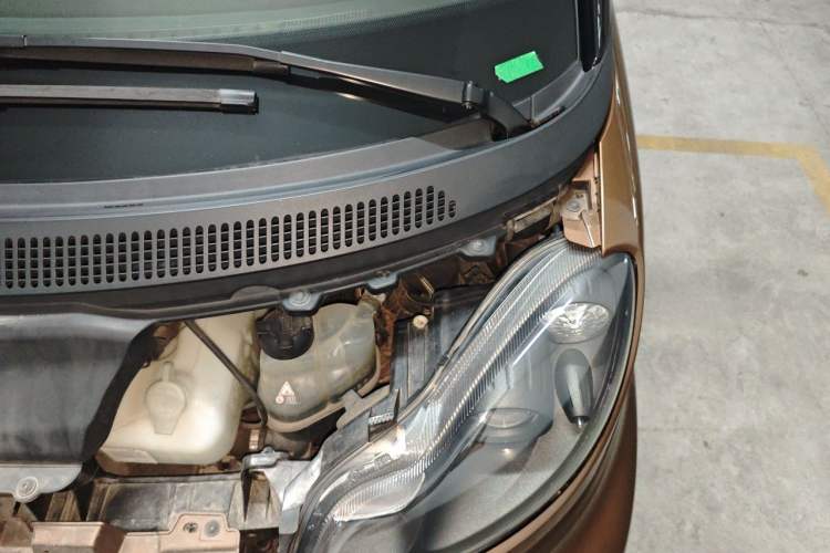 Used smart fortwo 2015 1.0 MHD New Year Special Edition Engine Bay Left
