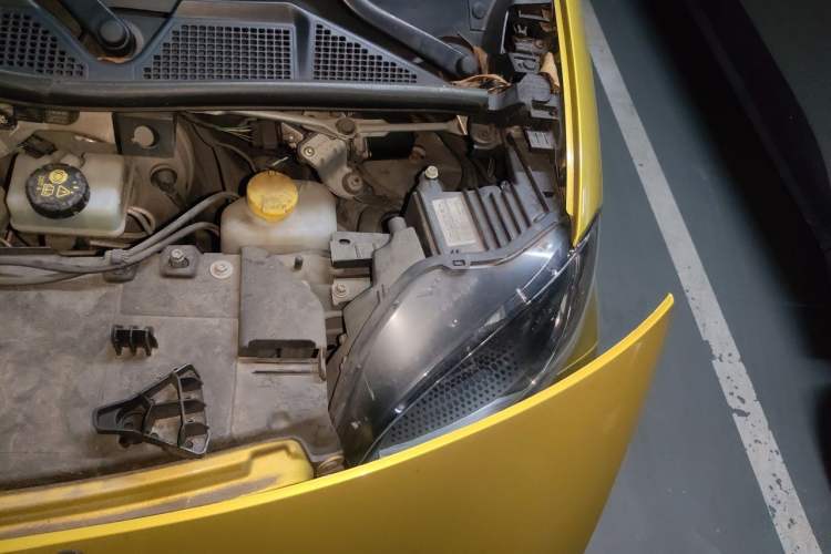 Used smart fortwo 2015 1.0L 52 kW Hardtop Passion Edition Engine Bay Left