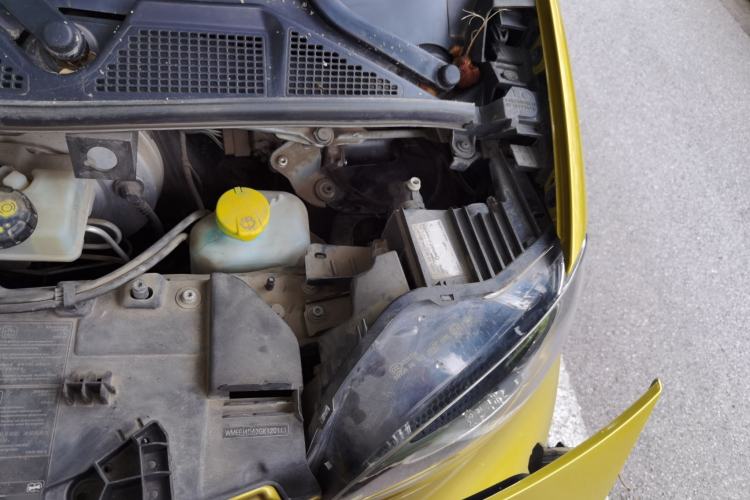 Used smart fortwo 2015 1.0L 52 kW Hardtop Passion Edition Engine Bay Left