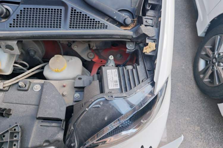 Used smart fortwo 2015 1.0L 52 kW Hardtop Passion Edition Engine Bay Left