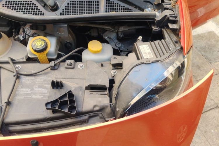 Used smart fortwo 2015 1.0L 52 kW hardtop Dynamic version Engine Bay Left