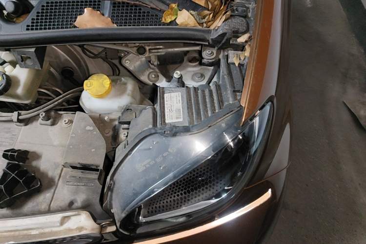 Used smart fortwo 2015 1.0L 52 kW Hardtop Passion Edition Engine Bay Left