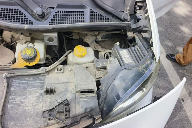 Used smart fortwo 2015 1.0L 52 kW Hardtop Passion Edition Engine Bay Left