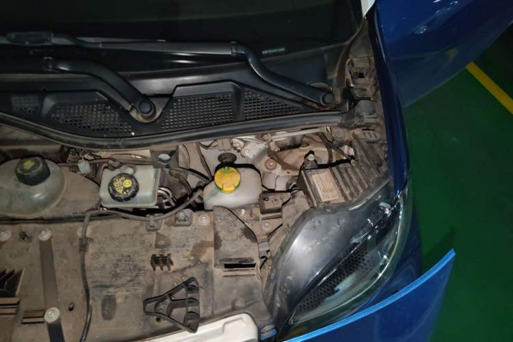 Used smart fortwo 2015 1.0L 52 kW Hardtop Passion Edition Engine Bay Left
