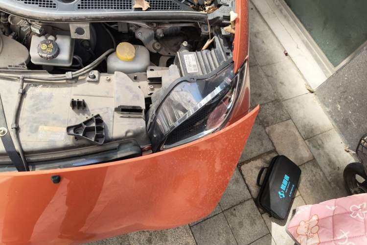 Used smart fortwo 2015 1.0L 52 kW hardtop Dynamic version Engine Bay Left