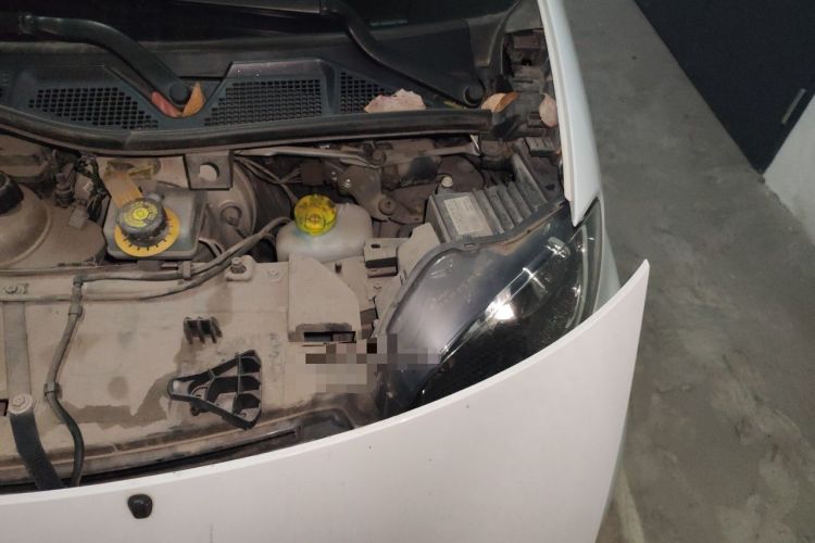 Used smart fortwo 2015 1.0L 52 kW Hardtop Passion Edition Engine Bay Left
