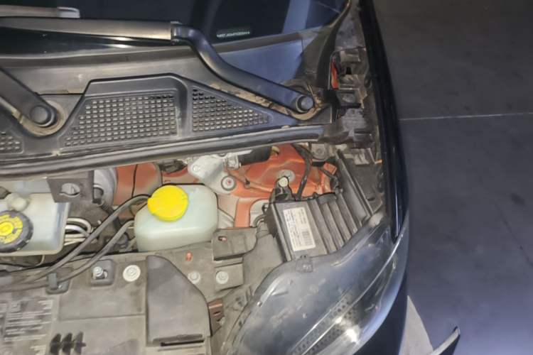 Used smart fortwo 2015 1.0L 52 kW Hardtop Passion Edition Engine Bay Left