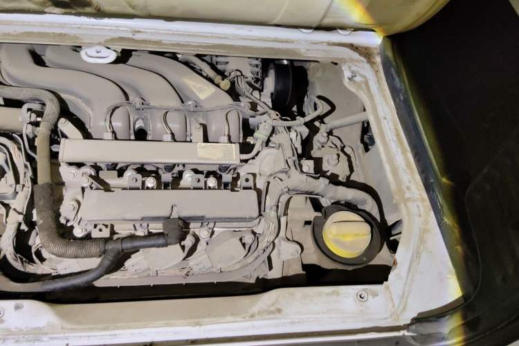 Used smart fortwo 2015 1.0L 52 kW Hardtop Passion Edition Engine Bay Left