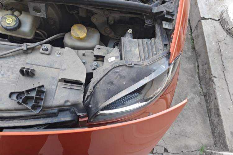 Used smart fortwo 2015 1.0L 52 kW Hardtop Passion Edition Engine Bay Left