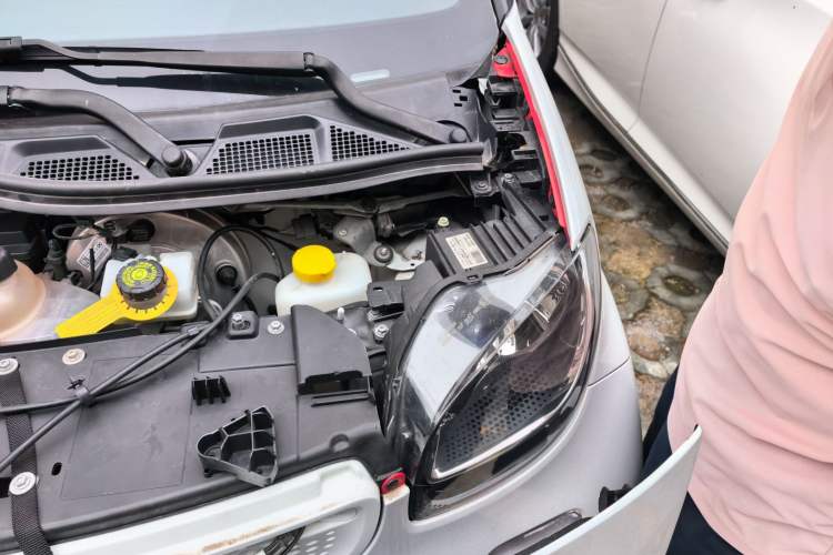 Used smart fortwo 2015 1.0L 52 kW Hardtop Passion Edition Engine Bay Left