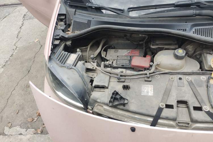 Used smart fortwo 2015 1.0L 52 kW Hardtop Passion Edition Engine Bay Right