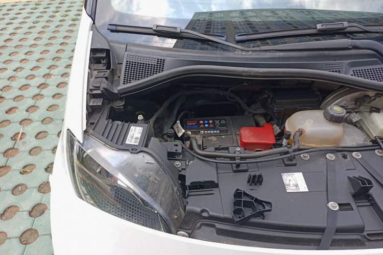 Used smart fortwo 2015 1.0L 52 kW hardtop Dynamic version Engine Bay Right