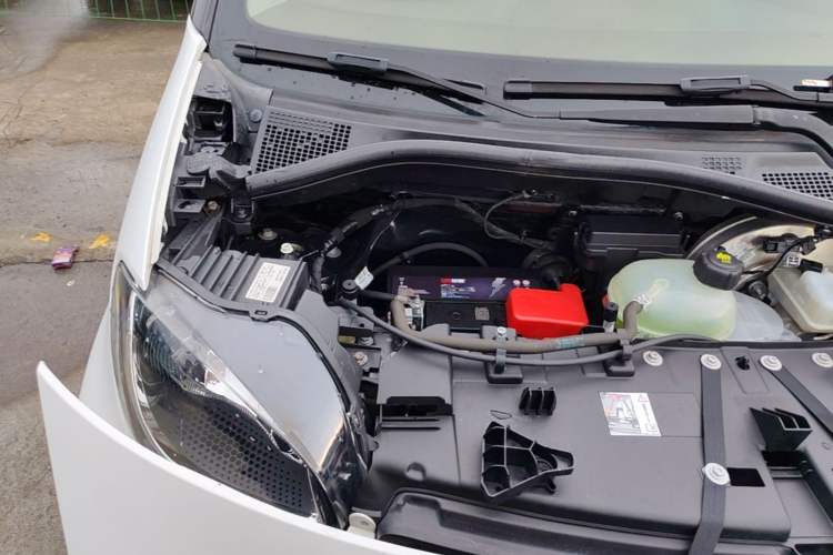 Used smart fortwo 2015 1.0L 52 kW hardtop Dynamic version Engine Bay Right
