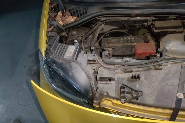 Used smart fortwo 2015 1.0L 52 kW Hardtop Passion Edition Engine Bay Right