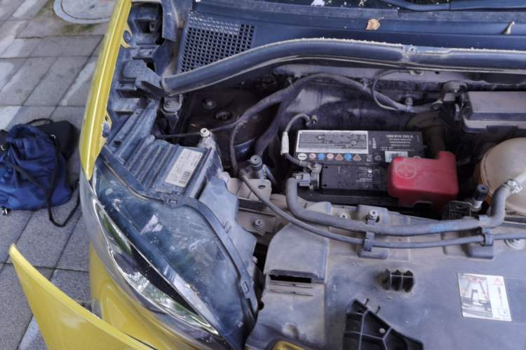 Used smart fortwo 2015 1.0L 52 kW Hardtop Passion Edition Engine Bay Right