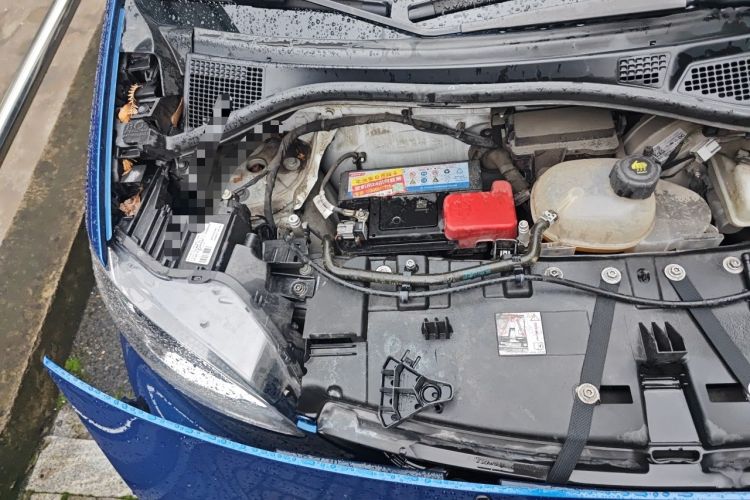 Used smart fortwo 2015 1.0L 52 kW hardtop Dynamic version Engine Bay Right
