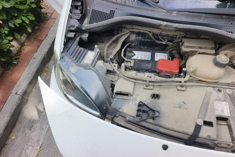 Used smart fortwo 2015 1.0L 52 kW Hardtop Passion Edition Engine Bay Right